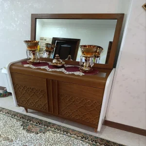 آینه و کنسول چوبی منبت کاری شده