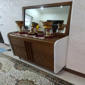 آینه و کنسول منبت کاری شده
